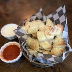 Original Al's Restaurant & Pizzeria - Garlic Famous Knots