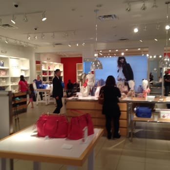 Coach Outlet Store - Outlet Stores Near Me - Lansdowne, Virginia