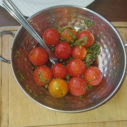 Brasa del Valle - Tomatoes from their garden... with basil and olive oil also from their garden