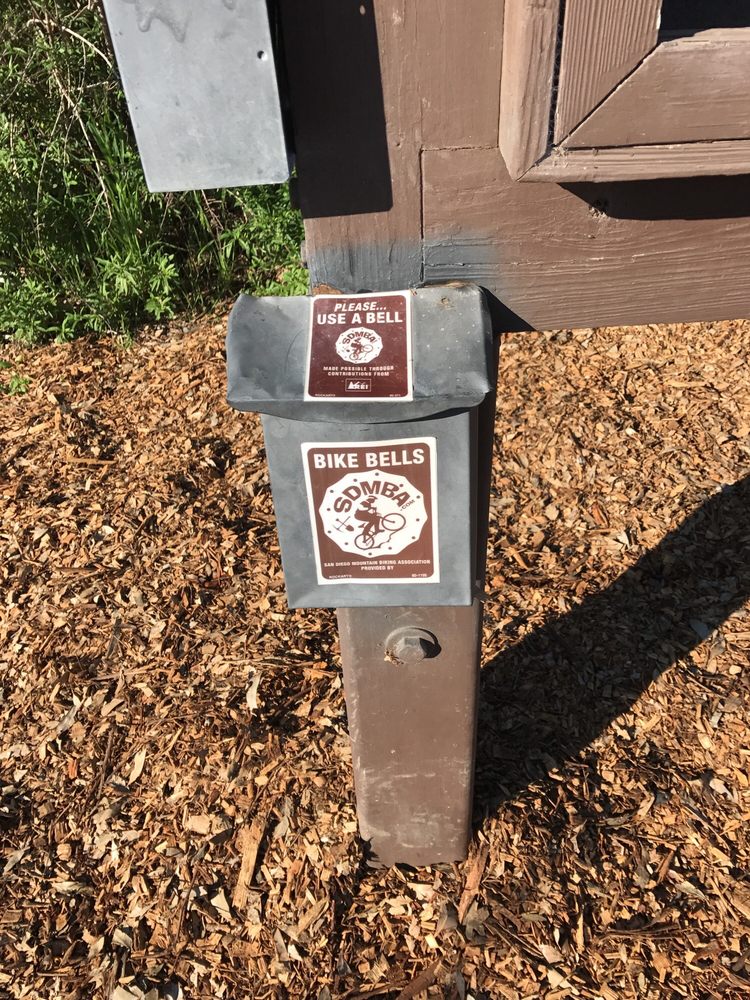 Camp Elliot Trails Logo