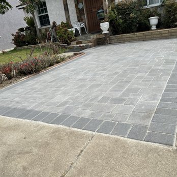 Unique Home Builders - Front yard with pavers. - Masonry/Concrete Near Me - Santa ana, California Unique Home Builders - Front yard with pavers. - Masonry/Concrete Near Me - Santa ana, California