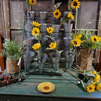 Creek Mercantile - Another attractive display - Antiques Near Me - Mount Laurel Township, New Jersey Creek Mercantile - Another attractive display - Antiques Near Me - Mount Laurel Township, New Jersey