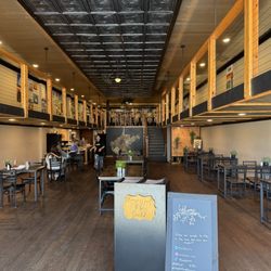 Mandabee's - Inside