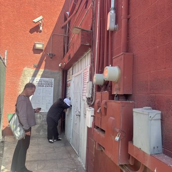 Commerce Auto Towing CPCN7293 - Entrance of building. - Towing Near Me - Las Vegas, Nevada Commerce Auto Towing CPCN7293 - Entrance of building. - Towing Near Me - Las Vegas, Nevada