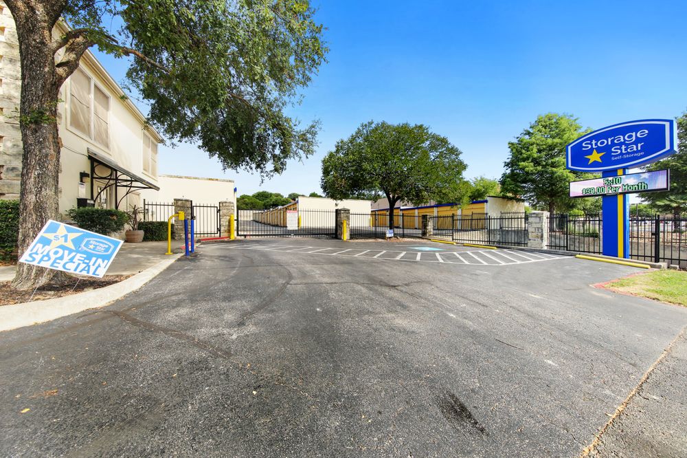 STORAGE STAR HUEBNER Updated May 2024 17 Photos 16523 Huebner Rd