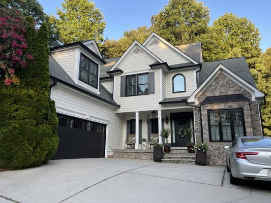 Twins Roofing & Construction Logo