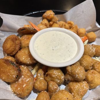 Tavern 95 - Sampler appetizer - zucchini, mushrooms and cheese curds - New American Near Me - Lake Havasu City, Arizona Tavern 95 - Sampler appetizer - zucchini, mushrooms and cheese curds - New American Near Me - Lake Havasu City, Arizona