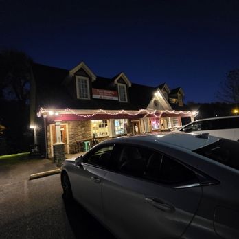 Holly Jo's Creekside Grill - When I arrived it was not late but due to the change in time night had already fallen and it was dark when I parked my Lexus. - American Near Me - Boones Mill, Virginia