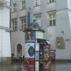Budka z papierosami - budka z fajkami, tuż koło Empiku
