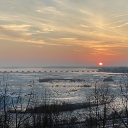 Terrapin Cafe - Pleasant view of the sunrise, with horseshoe falls in the lower left.