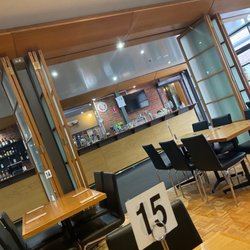 Maldon Hotel - Main bar and dining area
