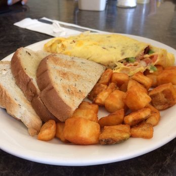 Reid's Corner - Country omelette - Breakfast & Brunch Near Me - Hampden, Massachusetts Reid's Corner - Country omelette - Breakfast & Brunch Near Me - Hampden, Massachusetts