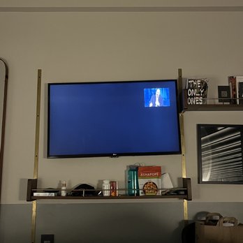 The Hoxton - The TV was hanging off center, crooked, and buffering in between channels. Also FYI it also only has a handful of channels. - Hotels Near Me - Brooklyn, New York