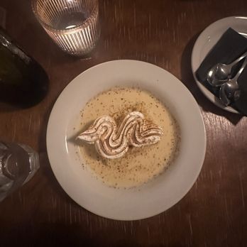 Nuna Kitchen & Bar - Tres Leches - International Near Me - Toronto, Ontario