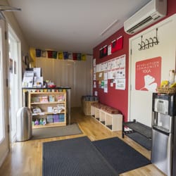 Revolution Community Yoga - Lobby