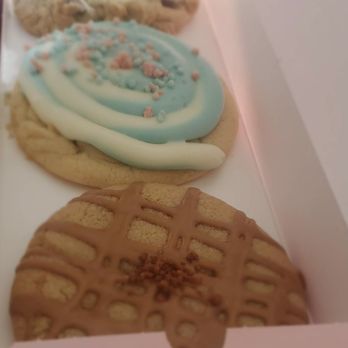 Crumbl - Maple Grove - Bakeries Near Me - Maple Grove, Minnesota Crumbl - Maple Grove - Bakeries Near Me - Maple Grove, Minnesota