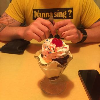 Green Light Diner - Sundae - Diners Near Me - Poulsbo, Washington Green Light Diner - Sundae - Diners Near Me - Poulsbo, Washington