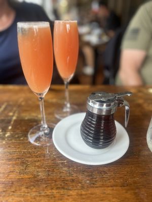 The Bee and The Biscuit by null