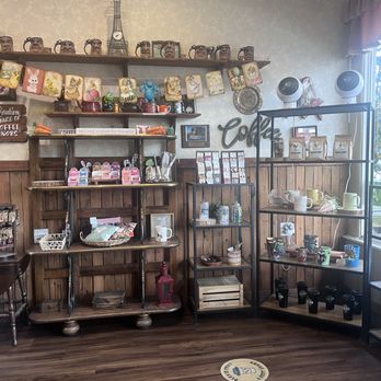The Ugly Mug Coffee House - Decor - Coffee & Tea Near Me - Burbank, California