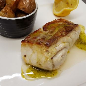 Le Machon Fin - Poisson du marché ici dos de lieu huile maison au basilic - Restaurants Near Me - Belleville, 69