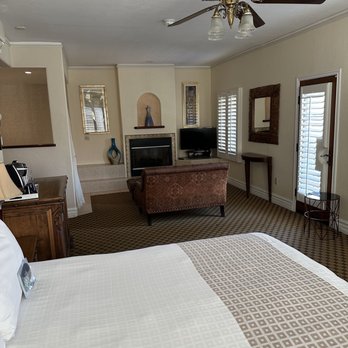 The Eagle Inn - Room - Hotels Near Me - Santa Barbara, California