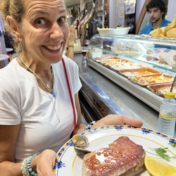 Cerveceria y Marisqueria la Gamba - Seared tuna. Service and fresh seafood totally worth it.