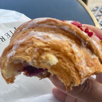 Pierre Hermé - Raspberry croissant - Patisserie/Cake Shop Near Me - Paris, 75