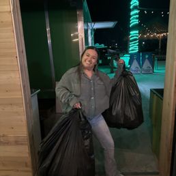 BARTENDER taking out the TRASHHHHH BARTENDER taking out the TRASHHHHH