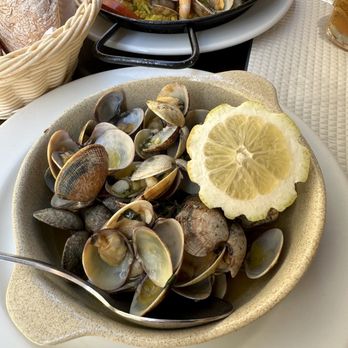 O Rei Do Bacalhau - Garlic clams - Seafood Near Me - Lisbon, 11