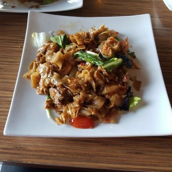 Sumran Thai Cuisine - Spicy Drunken noodle - Thai Near Me - Westminster, California Sumran Thai Cuisine - Spicy Drunken noodle - Thai Near Me - Westminster, California