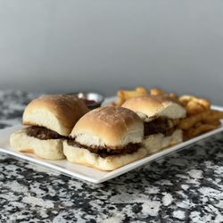 Alma Kitchen - Cheese Burger Sliders with Fries