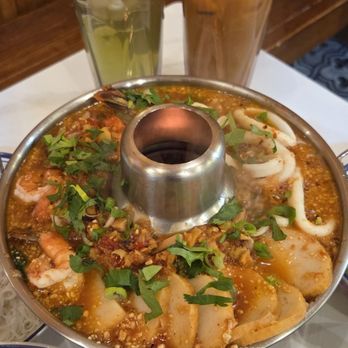 555 Boat Noodles - Tom yum soup hot pot - Thai Near Me - North York, Ontario