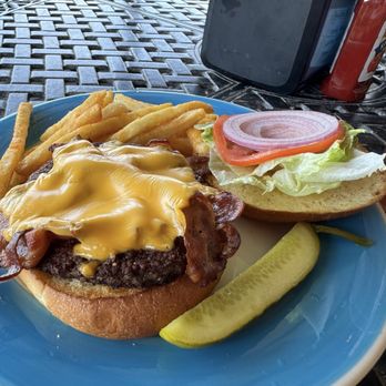 Ainsley's Cafe & Harbor Bar - New American Near Me - Liberty, Indiana