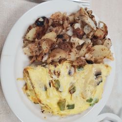 The Coffee Pot - Omelet and hash browns