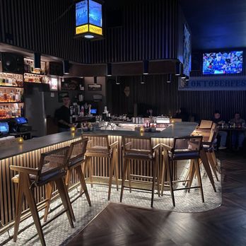 Fireside Burien - Bar area - Cocktail Bars Near Me - Burien, Washington