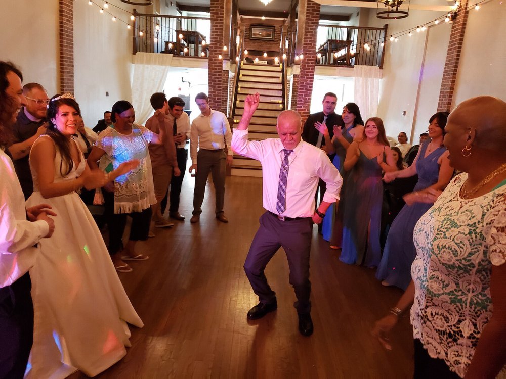 THREE TWENTY ON MAIN Updated July 2024 320 W Will Rogers Blvd