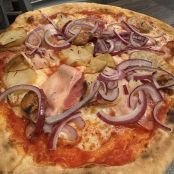 La Pizzeria - Pizza con patate - Pizza Near Me - Campbell, California
