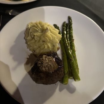 Vernon's Speakeasy - Filet mignon with truffle mashed potatoes and asparagus - Steakhouses Near Me - Los Ranchos, New Mexico