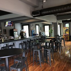 HomeSlice Tavern - Bar area.