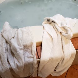 Lambert Inn - Only 2 towels even after asking for 2 more to shower he denied towels