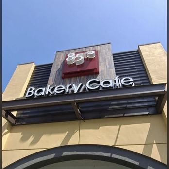 Walnut Grove Shopping Center - Yummy pastry form this bakery - Shopping Centers Near Me - Los Angeles, California