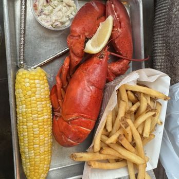 Yankee Lobster - 11/4 lobster dinner plate - Seafood Markets Near Me - Boston, Massachusetts