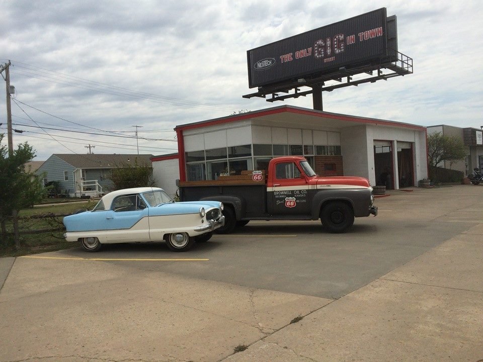 ART’S FULL SERVICE/EXPRESS LUBE 1508 Vine St, Hays, Kansas Oil