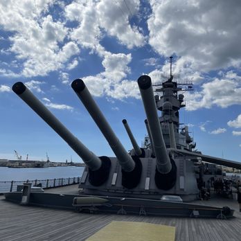 Battleship Missouri Memorial - Guns - Landmarks & Historical Buildings Near Me - Honolulu, Hawaii Battleship Missouri Memorial - Guns - Landmarks & Historical Buildings Near Me - Honolulu, Hawaii