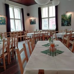 Zunftwirtschaft - Der Veranstaltungsraum der Zunftwirtschaft, für eine Feier hergerichtet und mit wechselnden Ausstellungen.