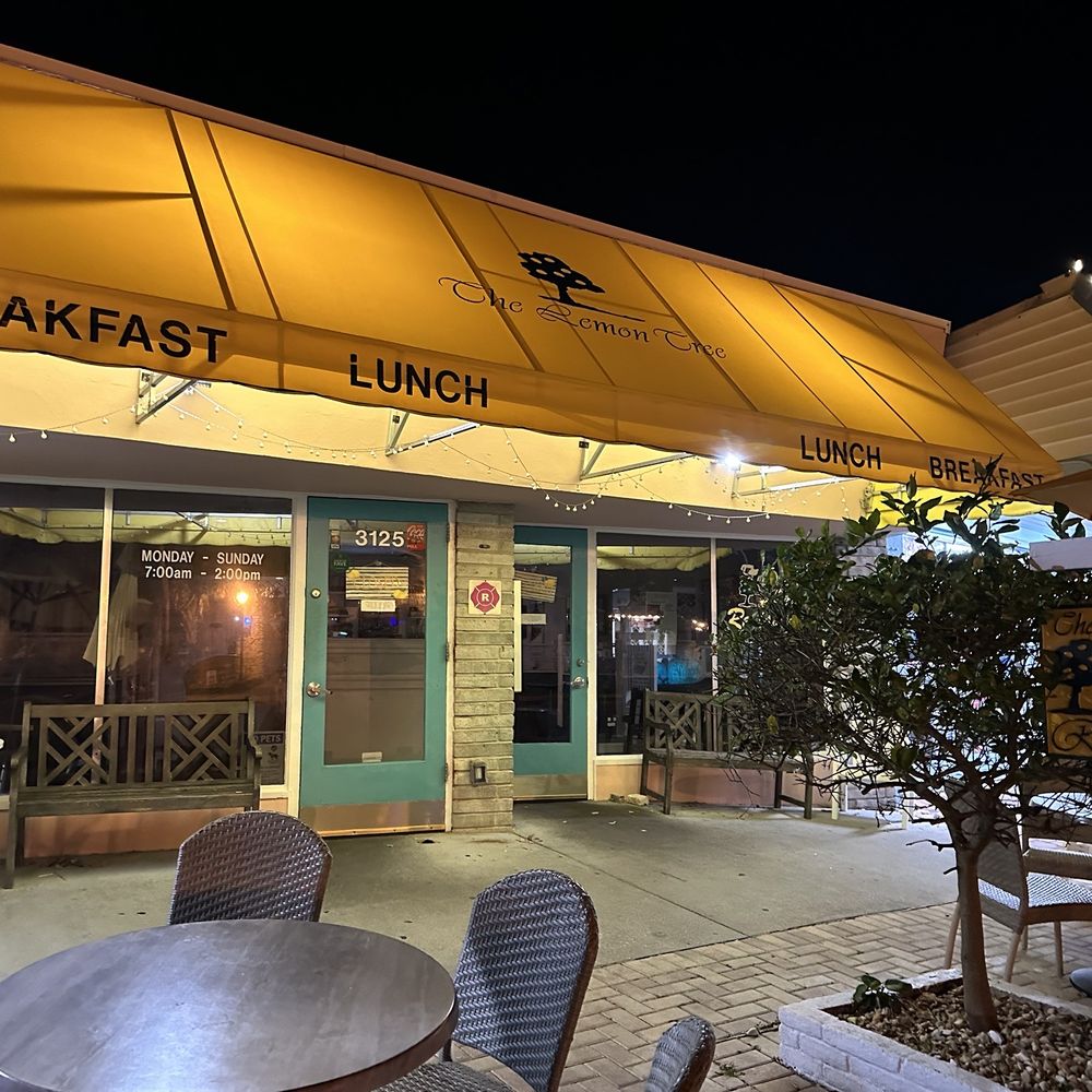 Lemon Tree - the outside of a restaurant at night - Breakfast & Brunch Near Me - Vero Beach, Florida