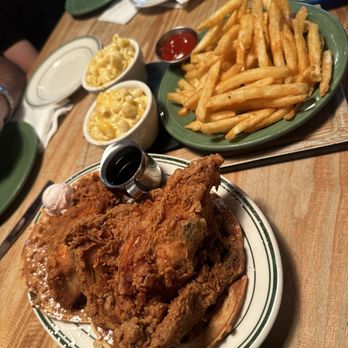 Fixins Soul Kitchen - Chicken & waffles, Mac & cheese both 10/10! - Soul Food Near Me - Sacramento, California Fixins Soul Kitchen - Chicken & waffles, Mac & cheese both 10/10! - Soul Food Near Me - Sacramento, California