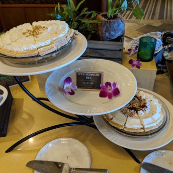 Kai Market - Dessert pies - Breakfast & Brunch Near Me - Honolulu, Hawaii