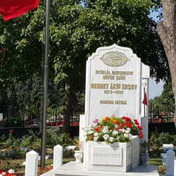 Edirnekapı Şehitlik - Tanrı bu millete bir daha Istiklal Marşı yazdırmasın!