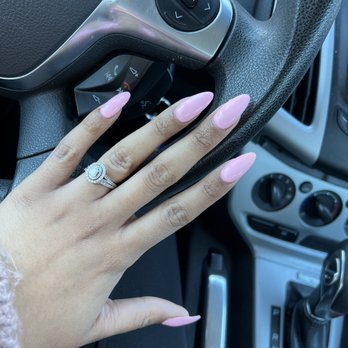 Luxury Nails Lounge - Nail Salons Near Me - Manhattan, Kansas